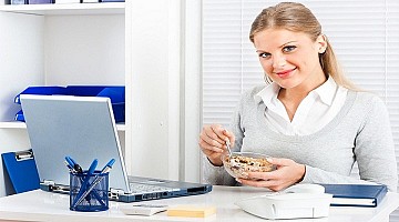 Ofis Çalışanları İçin Beslenme Önerileri Nelerdir?